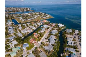 507 58th St, HOLMES BEACH