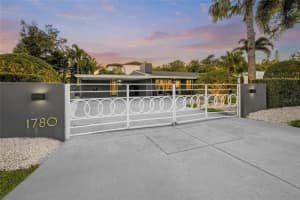 1780 Spring Creek Dr, SARASOTA