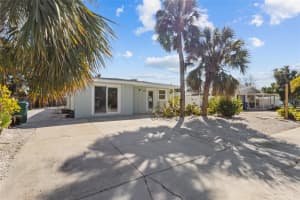 690 Fox St, LONGBOAT KEY 690 Fox St, LONGBOAT KEY