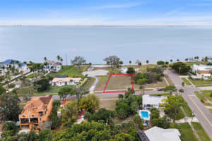 7510 Westmoreland Dr, SARASOTA