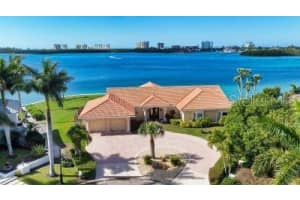376 West Royal Flamingo Dr, SARASOTA