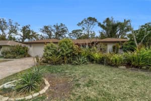 4867 Huntleigh Dr, SARASOTA