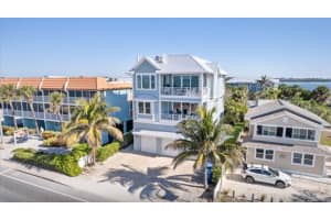 903 Gulf Dr S, BRADENTON BEACH