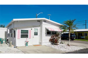 31 1st St, BRADENTON