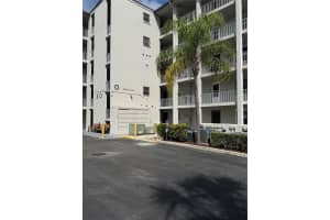 3176 Lake Bayshore Dr #319, BRADENTON