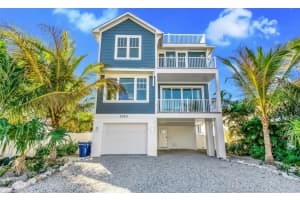 2210 Avenue A, BRADENTON BEACH