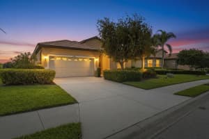 8205 Stirling Falls Cir, SARASOTA