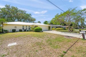 4662 Beacon Dr, SARASOTA