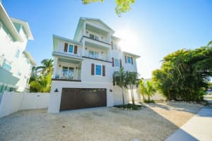 332 Avenida De Mayo, SARASOTA