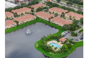 3831 Parkridge Cir #1-104, SARASOTA