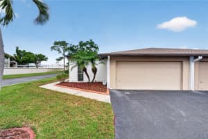 3501 N Village Ct #220, SARASOTA
