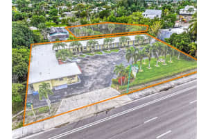 2164 Tamiami Trl E, NAPLES