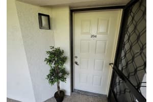 204 3rd St W #204, BRADENTON