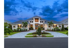 572 Blue Shell Loop, SARASOTA