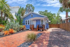 1676 Oak St, SARASOTA