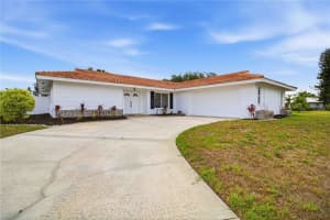 3535 Village Green Dr, SARASOTA 3535 Village Green Dr, SARASOTA