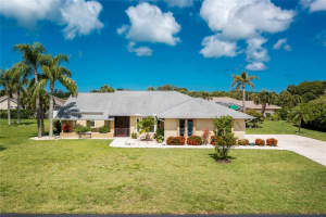 8020 Casa De Meadows Dr, ENGLEWOOD