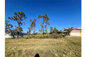 84 Fairway Rd, ROTONDA WEST