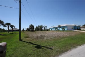 147 Tournament Rd, ROTONDA WEST