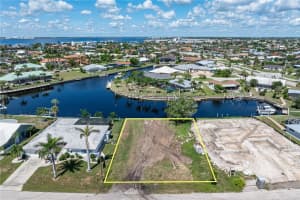 174 Crescent Dr, PUNTA GORDA