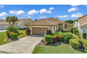 6789 Greenview Ln, ENGLEWOOD