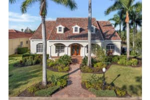 8642 S Lake Cir, FORT MYERS