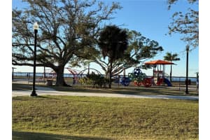 621 Or 625 W Retta Esplanade, PUNTA GORDA