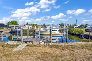 700 Hollyhill Ct, PUNTA GORDA