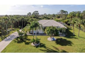 8060 Casa De Meadows Dr, ENGLEWOOD