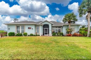 8140 Casa De Meadows Dr, ENGLEWOOD