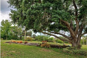 110 S Oxford Dr, ENGLEWOOD