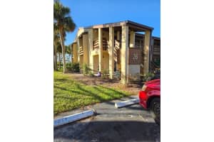 26 Quails Run Blvd #7, ENGLEWOOD