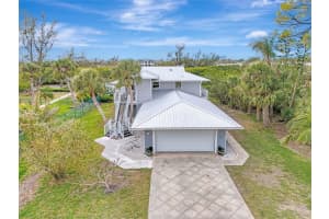 900 Oxford Dr, ENGLEWOOD