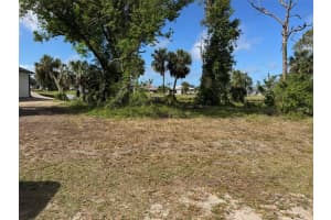 50 Pine Valley Ln, ROTONDA WEST
