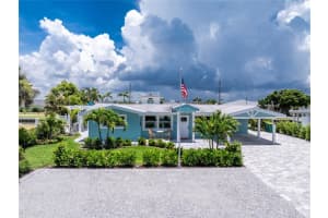 1265 Holiday Dr, ENGLEWOOD