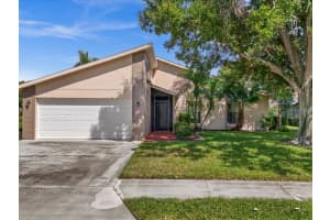 411 Cypress Forest Dr, ENGLEWOOD