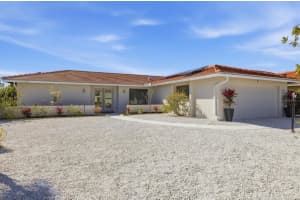 3 Dover Dr, ENGLEWOOD