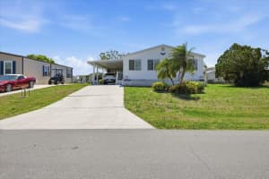 2727 Tanager Ln, ENGLEWOOD