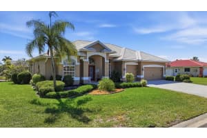 324 Oakwood Cir, ENGLEWOOD