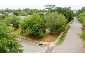 2 Holly Ct, PALM COAST