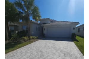 5013 Sevilla Shores Dr, WIMAUMA