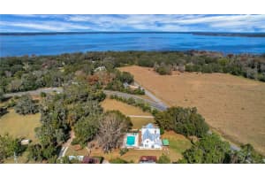 9210 County Road 48, YALAHA