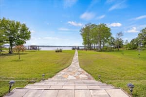 17648 Live Oak Dr, TAVARES