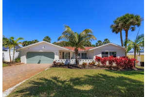 910 Locust St, NEW SMYRNA BEACH