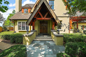 707 S Dixie Dr, HOWEY IN THE HILLS