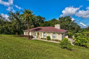 1220 Country Club Rd, EUSTIS
