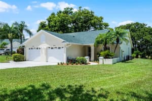 8829 Courtyard Ln, GROVELAND