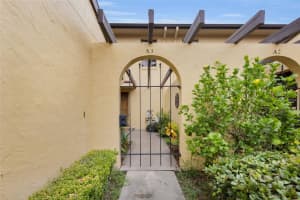 1111 Lakeshore Dr #a3, EUSTIS