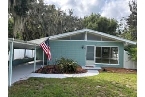 102 E Pendleton Ave, EUSTIS