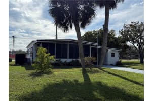 1043 Capella Dr, TAVARES